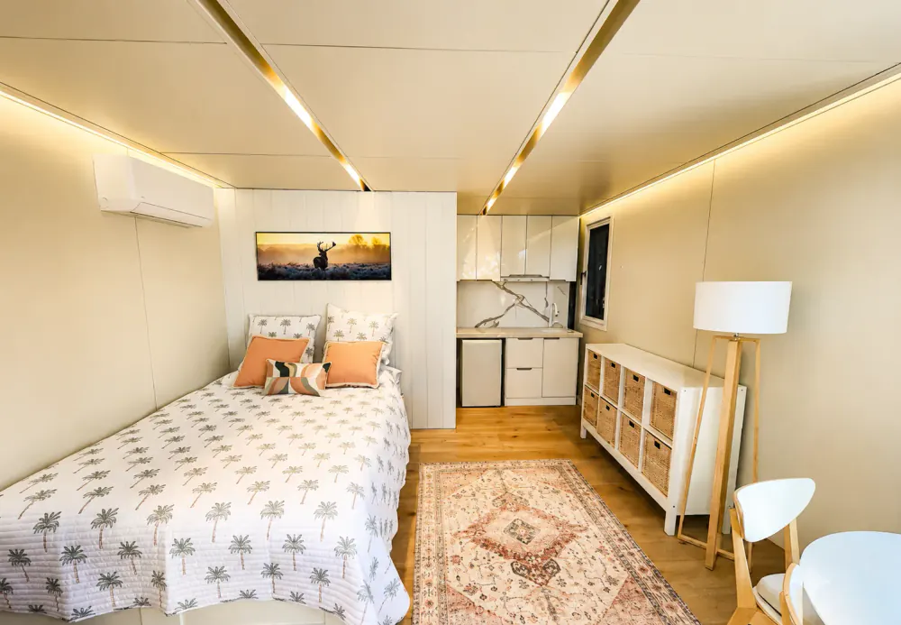 A private place for guests to settle in FreshPod example